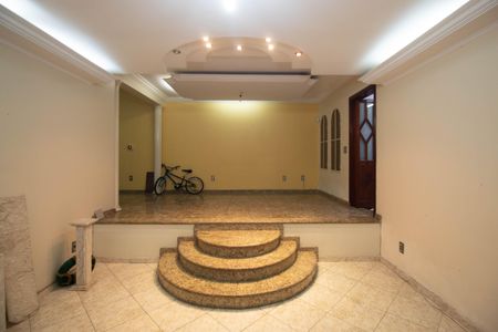 Casa à venda com 440m², 5 quartos e 3 vagas Casa à venda com 440m², 5 quartos e 3 vagasSala