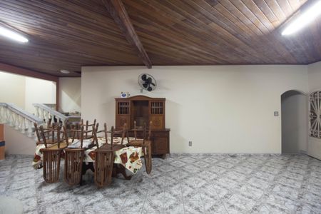 Casa à venda com 440m², 5 quartos e 3 vagas Casa à venda com 440m², 5 quartos e 3 vagasSalão de festas