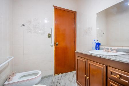 Casa à venda com 336m², 4 quartos e 4 vagasBanheiro da Suíte 2