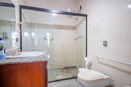 Casa à venda com 336m², 4 quartos e 4 vagasBanheiro da Suíte 2