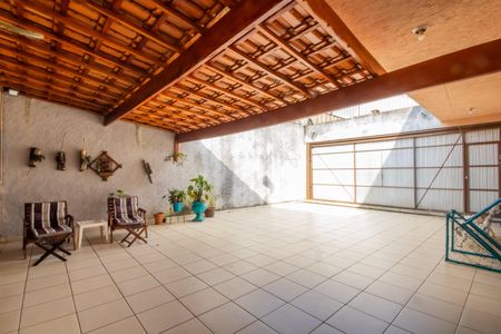 Casa à venda com 336m², 4 quartos e 4 vagasQuintal