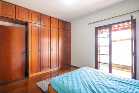 Casa à venda com 336m², 4 quartos e 4 vagasSuíte 2