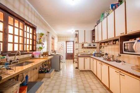 Casa à venda com 336m², 4 quartos e 4 vagasCozinha