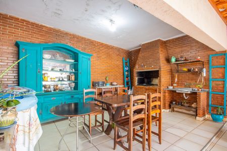 Casa à venda com 336m², 4 quartos e 4 vagasChurrasqueira