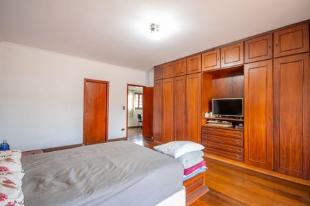 Casa à venda com 336m², 4 quartos e 4 vagasSuíte 1