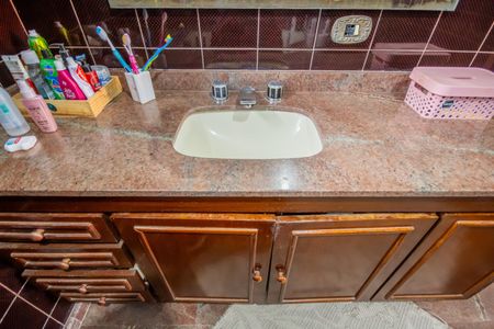 Casa à venda com 336m², 4 quartos e 4 vagasBanheiro da Suíte 1