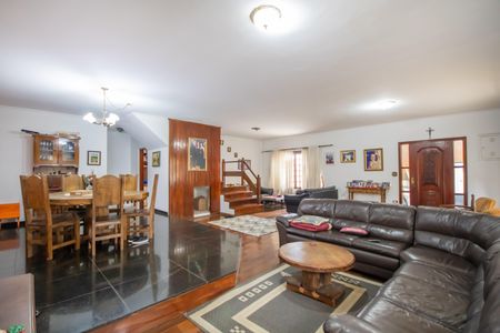 Casa à venda com 336m², 4 quartos e 4 vagasSala