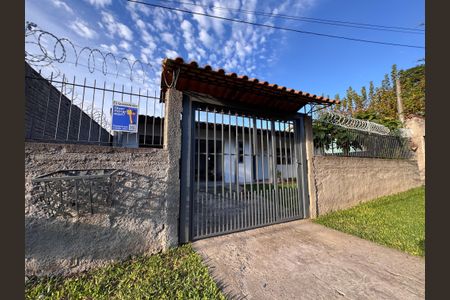 Casa à venda com 128m², 2 quartos e 2 vagas Casa à venda com 128m², 2 quartos e 2 vagasFachada e Placa