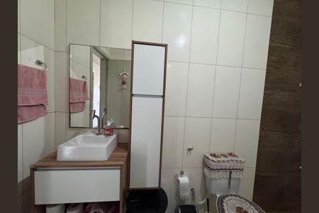 Casa à venda com 128m², 2 quartos e 2 vagas Casa à venda com 128m², 2 quartos e 2 vagasBanheiro