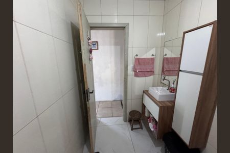 Casa à venda com 128m², 2 quartos e 2 vagas Casa à venda com 128m², 2 quartos e 2 vagasBanheiro