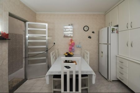 Casa à venda com 125m², 4 quartos e 2 vagas Casa à venda com 125m², 4 quartos e 2 vagasCozinha - Armários