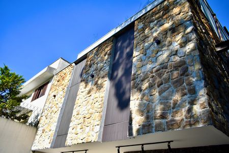 Casa para alugar com 290m², 4 quartos e 5 vagasFachada