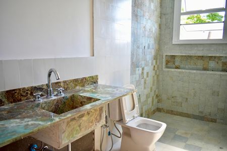 Casa para alugar com 290m², 4 quartos e 5 vagasBanheiro Suíte Master 1