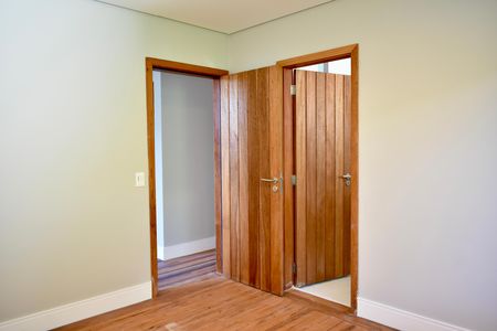 Casa para alugar com 290m², 4 quartos e 5 vagasSuíte 2