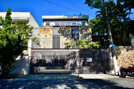 Casa para alugar com 290m², 4 quartos e 5 vagasFachada