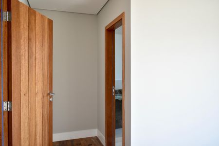 Casa para alugar com 290m², 4 quartos e 5 vagasBanheiro Suíte Master 1