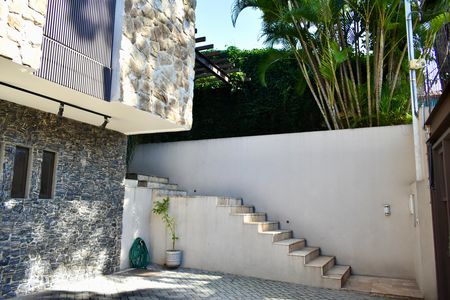 Casa para alugar com 290m², 4 quartos e 5 vagasEntrada