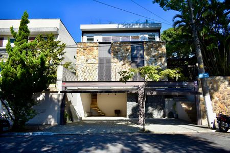 Casa para alugar com 290m², 4 quartos e 5 vagasFachada