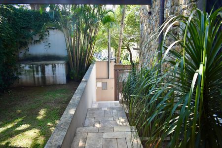 Casa para alugar com 290m², 4 quartos e 5 vagasEntrada