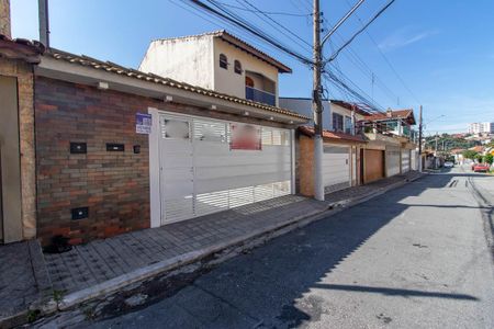 Casa à venda com 187m², 2 quartos e 4 vagas Casa à venda com 187m², 2 quartos e 4 vagasFachada