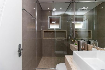 Casa à venda com 187m², 2 quartos e 4 vagas Casa à venda com 187m², 2 quartos e 4 vagasBanheiro da Suíte 2