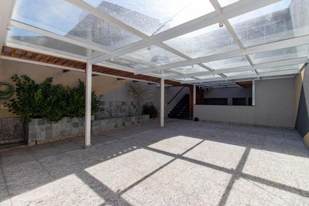 Casa à venda com 187m², 2 quartos e 4 vagas Casa à venda com 187m², 2 quartos e 4 vagasGaragem