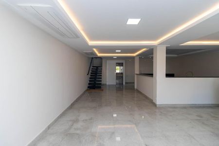 Casa à venda com 187m², 2 quartos e 4 vagas Casa à venda com 187m², 2 quartos e 4 vagasSala