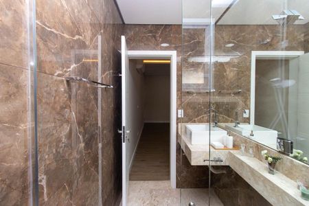 Casa à venda com 187m², 2 quartos e 4 vagas Casa à venda com 187m², 2 quartos e 4 vagasBanheiro da Suíte 1