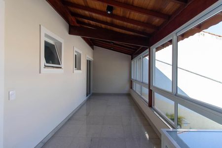 Casa à venda com 187m², 2 quartos e 4 vagas Casa à venda com 187m², 2 quartos e 4 vagasVaranda