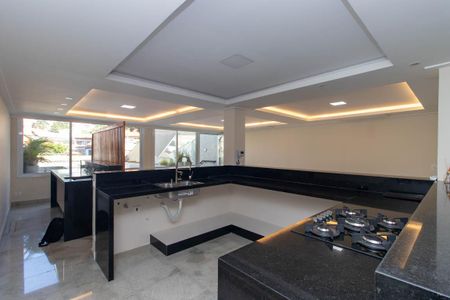 Casa à venda com 187m², 2 quartos e 4 vagas Casa à venda com 187m², 2 quartos e 4 vagasCozinha