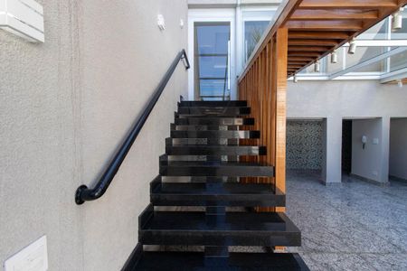 Casa à venda com 187m², 2 quartos e 4 vagas Casa à venda com 187m², 2 quartos e 4 vagasEntrada