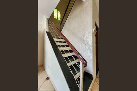 Casa à venda com 150m², 4 quartos e 3 vagasEscada