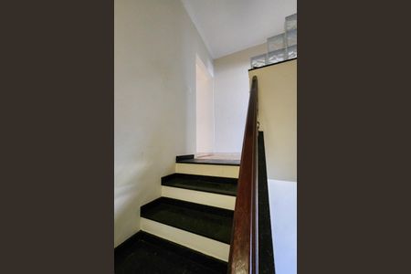 Casa à venda com 150m², 4 quartos e 3 vagasEscada