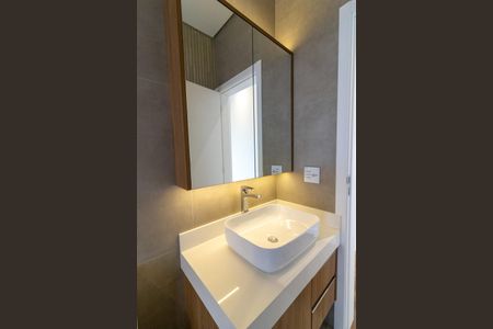 Casa de condomínio à venda com 240m², 3 quartos e 4 vagasBanheiro da Suíte 2