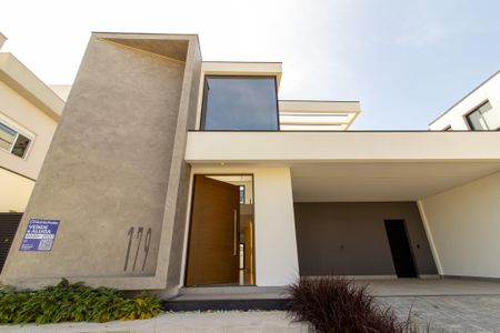 Casa de condomínio à venda com 240m², 3 quartos e 4 vagasFachada