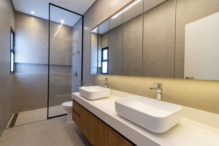 Casa de condomínio à venda com 240m², 3 quartos e 4 vagasBanheiro da Suíte 1