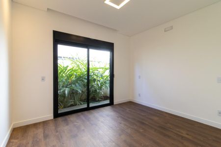 Casa de condomínio à venda com 240m², 3 quartos e 4 vagasSuíte 2