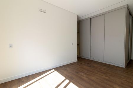 Casa de condomínio à venda com 240m², 3 quartos e 4 vagasSuíte 1