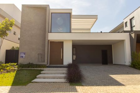 Casa de condomínio à venda com 240m², 3 quartos e 4 vagasFachada