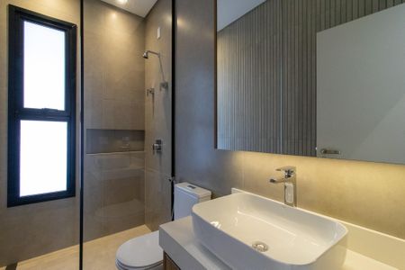 Casa de condomínio à venda com 240m², 3 quartos e 4 vagasBanheiro da Suíte 2