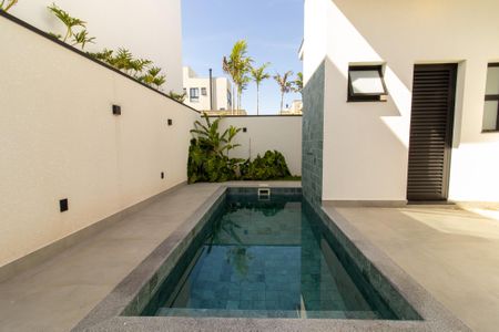 Casa de condomínio à venda com 240m², 3 quartos e 4 vagasÁrea Externa