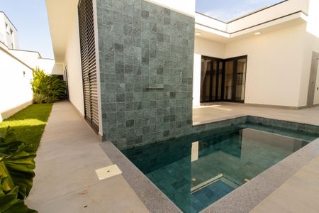 Casa de condomínio à venda com 240m², 3 quartos e 4 vagasÁrea Externa