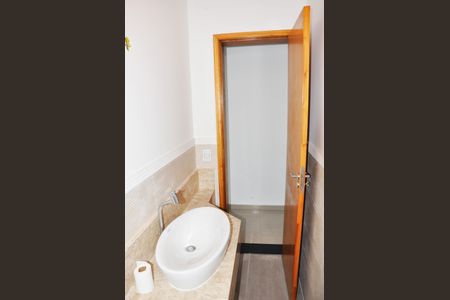 Casa à venda com 180m², 4 quartos e 4 vagasDetalhe - Lavabo