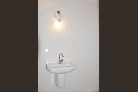 Casa à venda com 180m², 4 quartos e 4 vagasDetalhe - Banheiro na Garagem