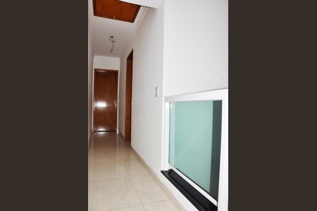 Casa à venda com 180m², 4 quartos e 4 vagasDetalhe - Varanda do Quarto 01 com Closet e Suíte