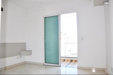 Casa à venda com 180m², 4 quartos e 4 vagasDetalhe - Quarto 01 com Closet e Suíte