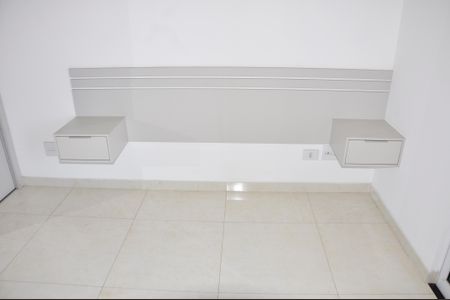 Casa à venda com 180m², 4 quartos e 4 vagasDetalhe - Quarto 01 com Closet e Suíte