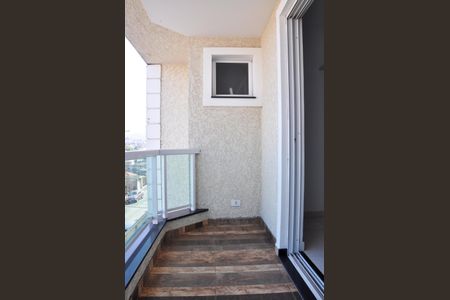 Casa à venda com 180m², 4 quartos e 4 vagasDetalhe - Varanda do Quarto 01 com Closet e Suíte