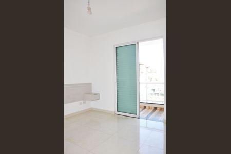 Casa à venda com 180m², 4 quartos e 4 vagasDetalhe - Quarto 01 com Closet e Suíte