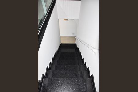 Casa à venda com 180m², 4 quartos e 4 vagasDetalhe - Escada Quartos